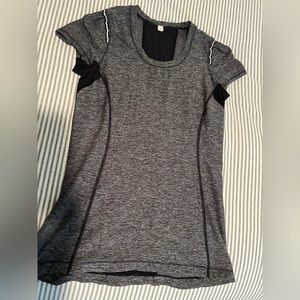 Women's LuluLemon SZ 8 t- shirt